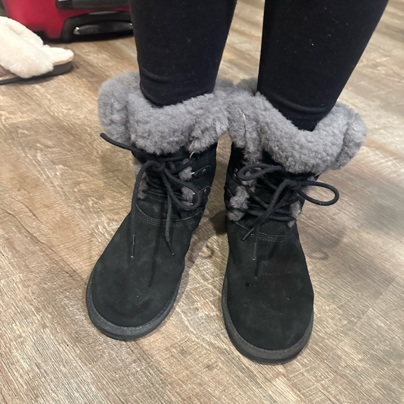 Youths Uggs, Size 4, Color: Black Suede with grey fur, fits Women's size 6 - Picture 5 of 7